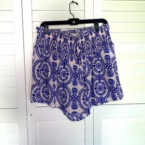 Flowy Dress shorts blue and white design
